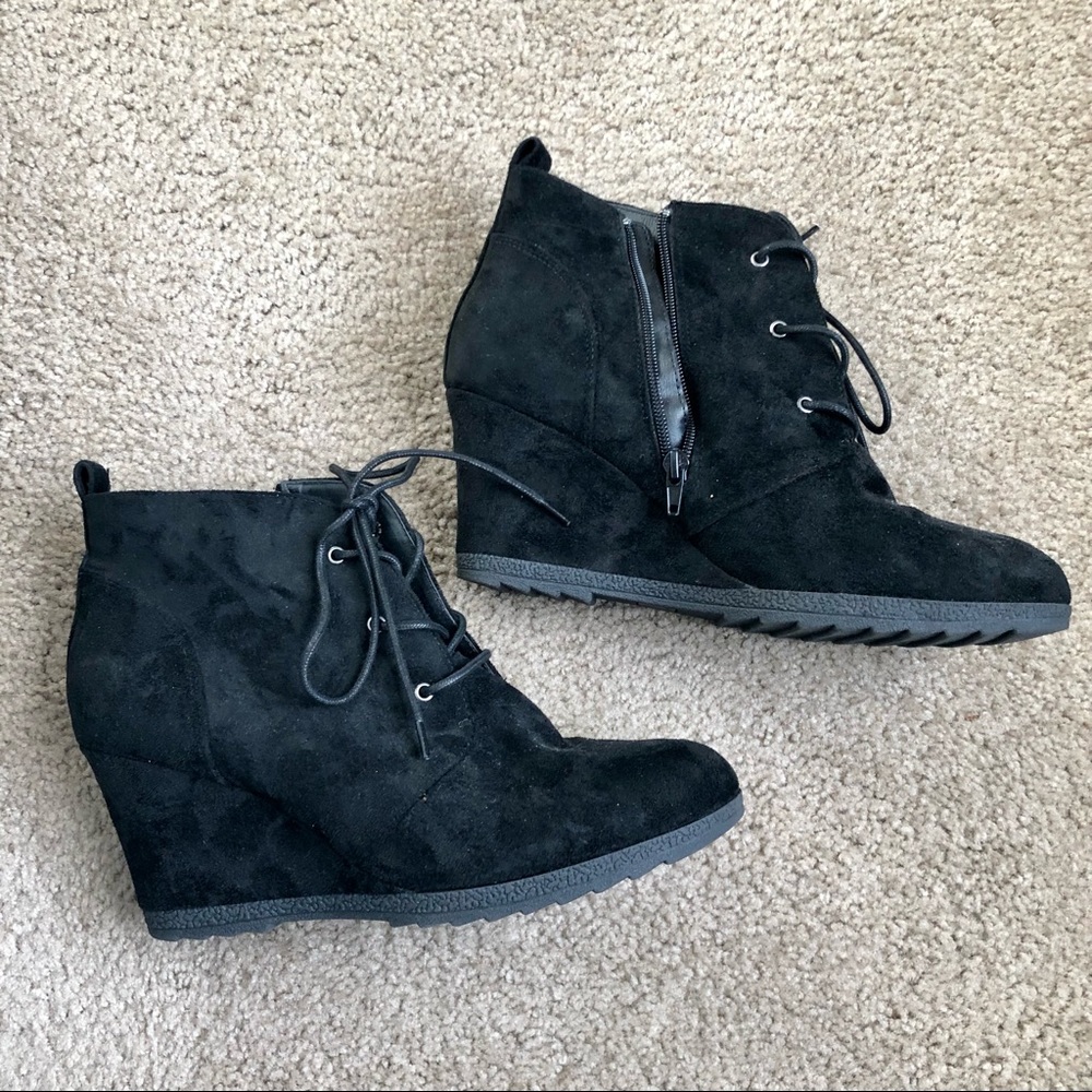 Falls Creek black wedge heels size 11